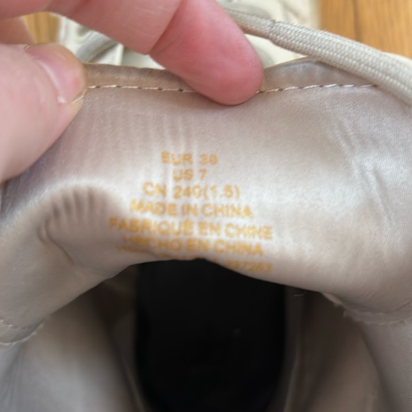 Women’s Cream Size 7/8 Tie up H&M Boots - Picture 7 of 7